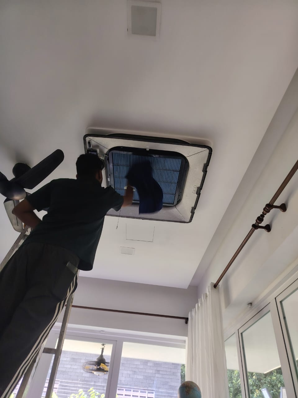Aircon chemical cleaning service